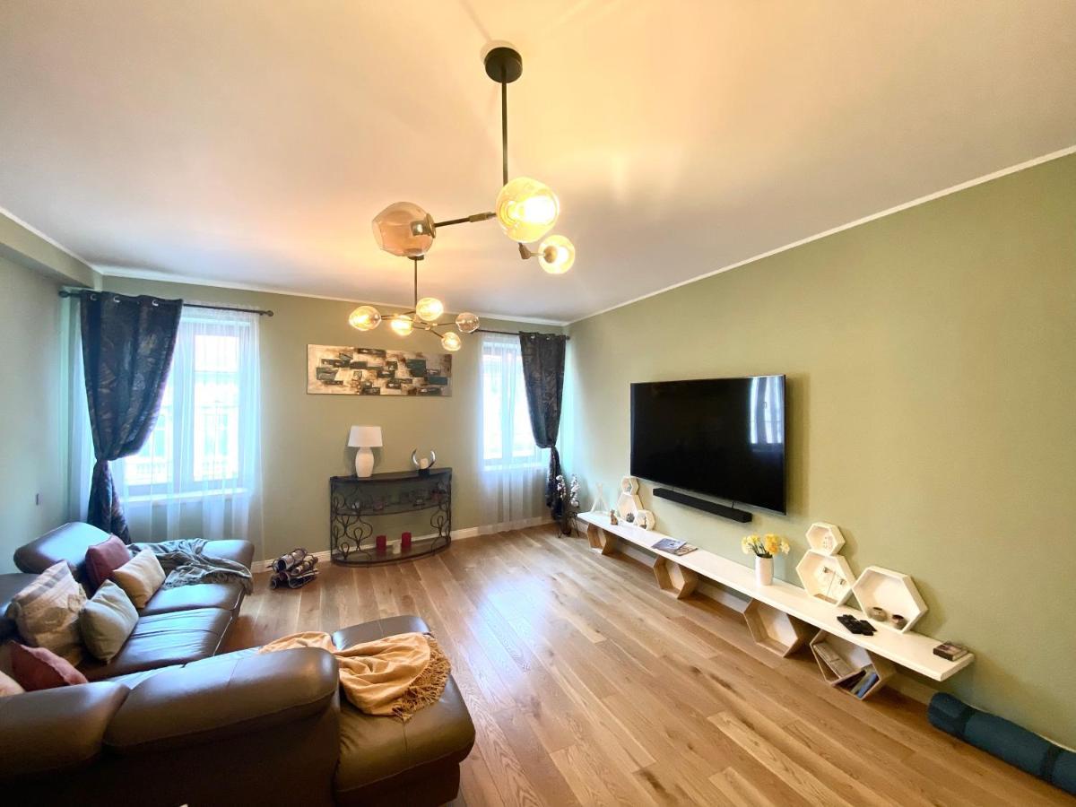 Stayplay Center Theater Braşov Eksteriør billede