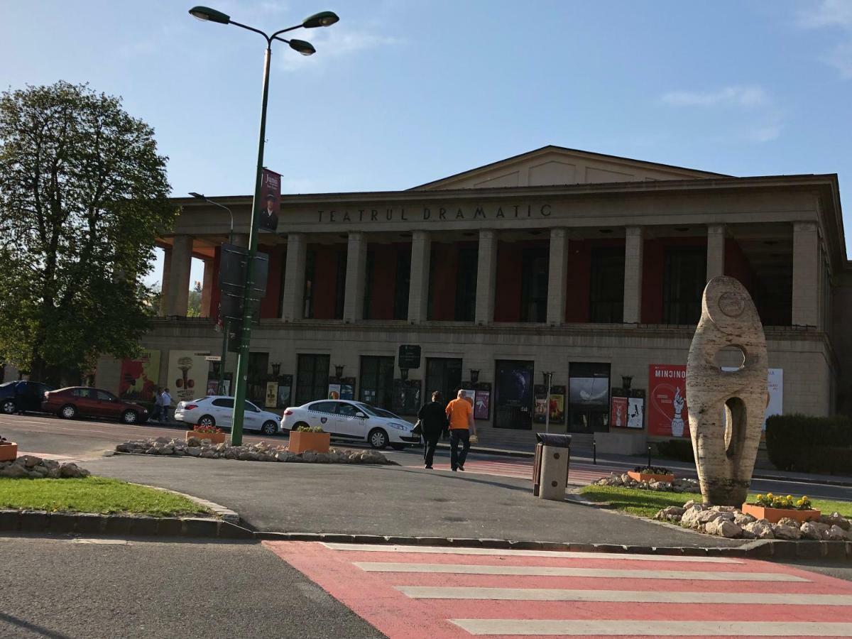 Stayplay Center Theater Braşov Eksteriør billede